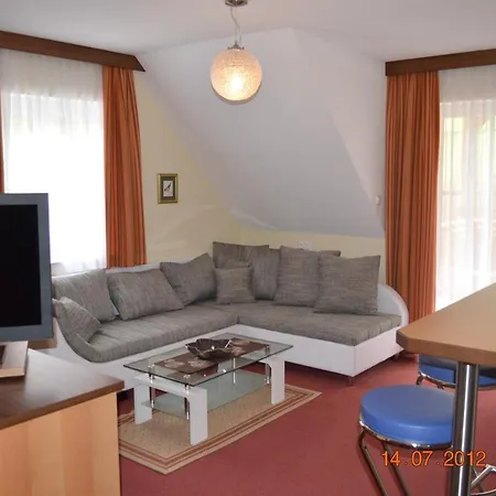 Fruehstueckspension Krump 住宿加早餐酒店 4*